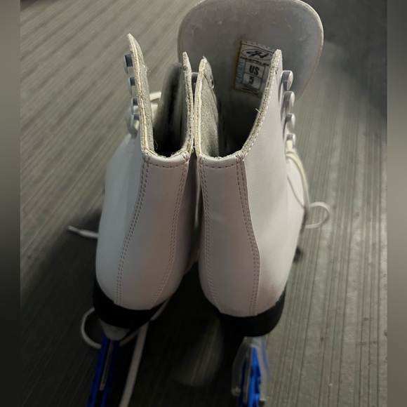 Hespeler White Ice Skates - Picture 2 of 4